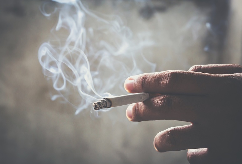 Fumo sigaretta cause mal di gola