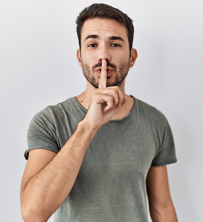 Ragazzo sta in silenzio rimedi per raucedine